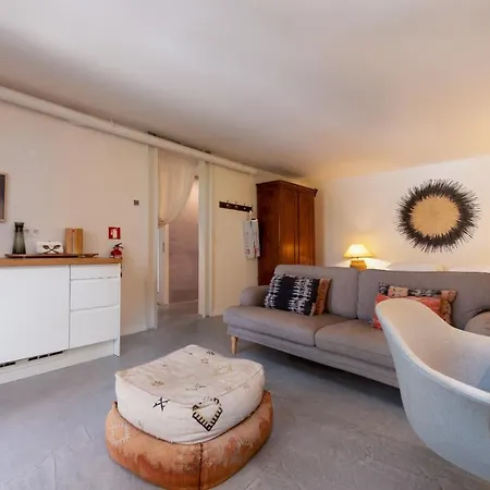 The 98 Place Apartamento Carcavelos (Lisbon)