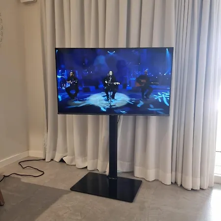 The 98 Place Apartmán *